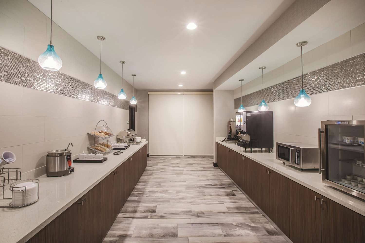 La Quinta Inn & Suites by Wyndham Baton Rouge - Port Allen 8/18
