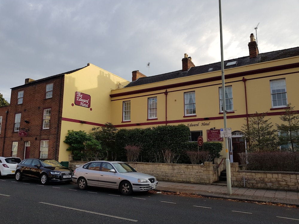 The Edward Hotel 67/79