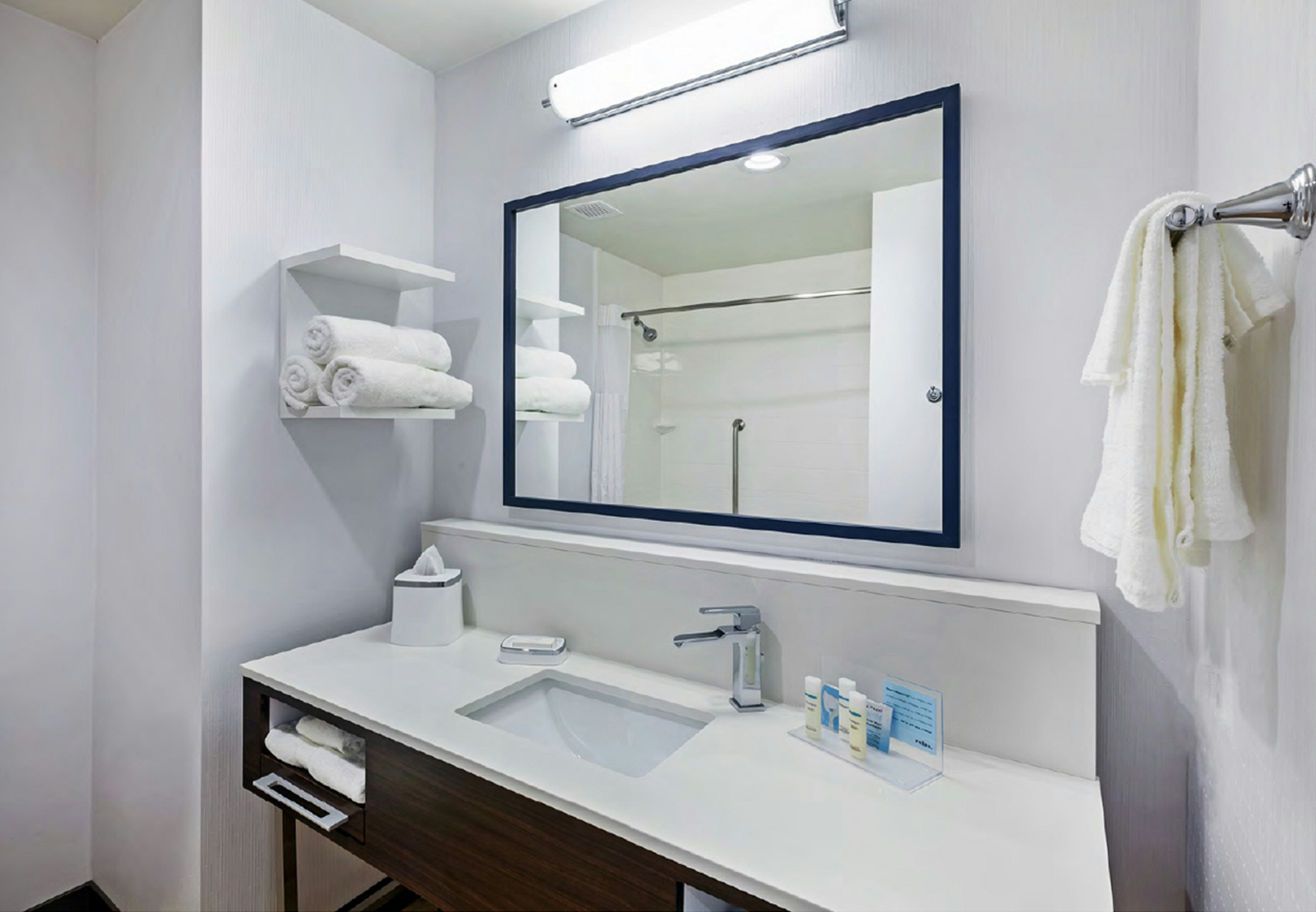 ROOM, KING BED, SOFA, ACCESSIBLE