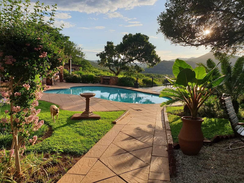 La Montagne Guest Lodge 35/50