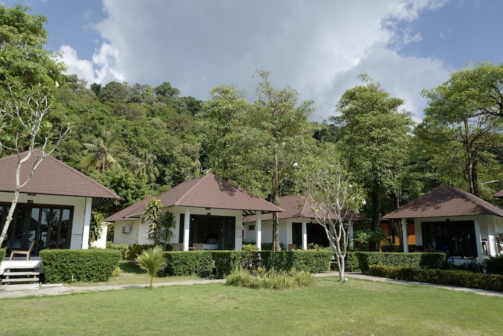 Nature Beach Resort 65/70