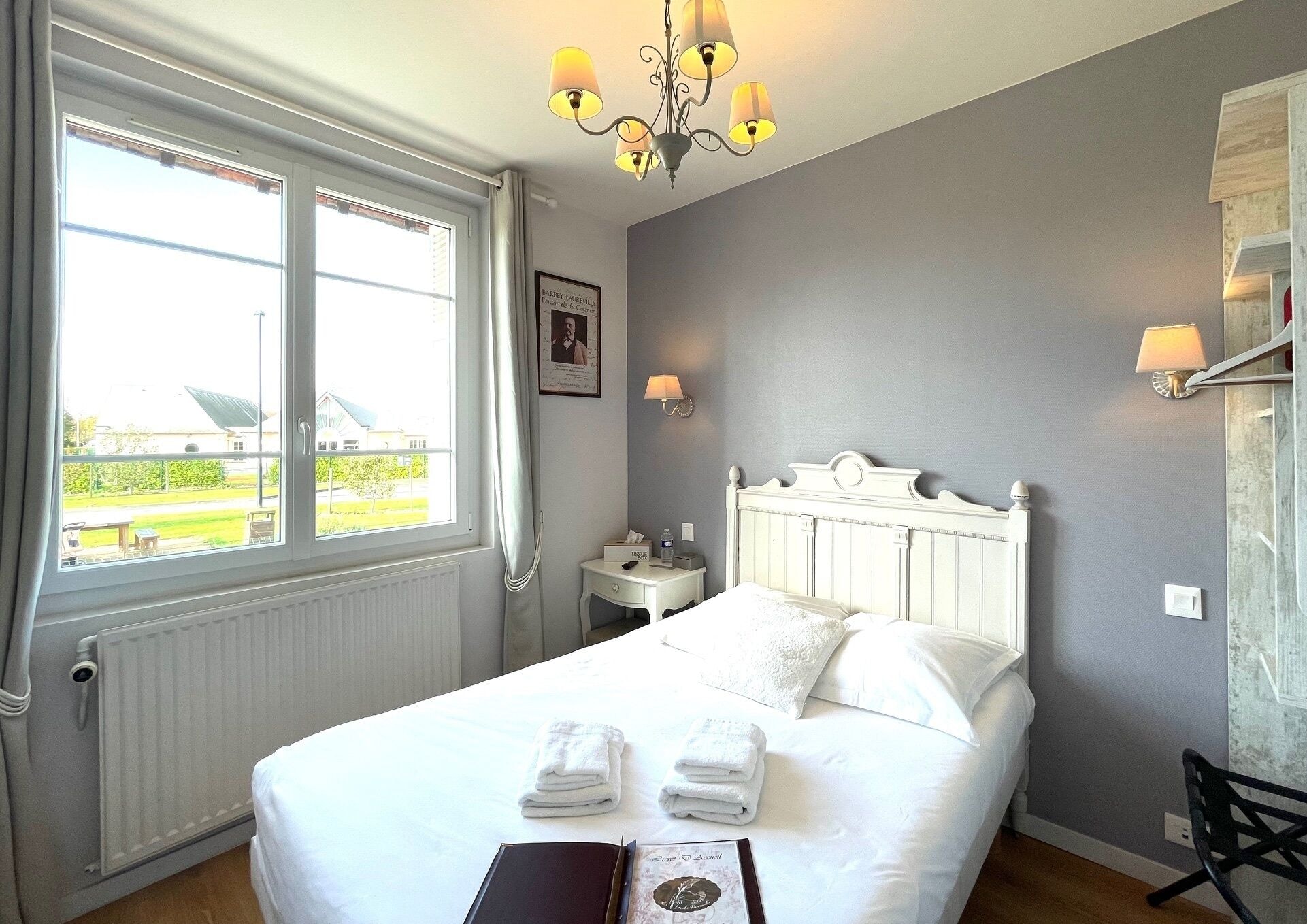 Petite, Double Bed