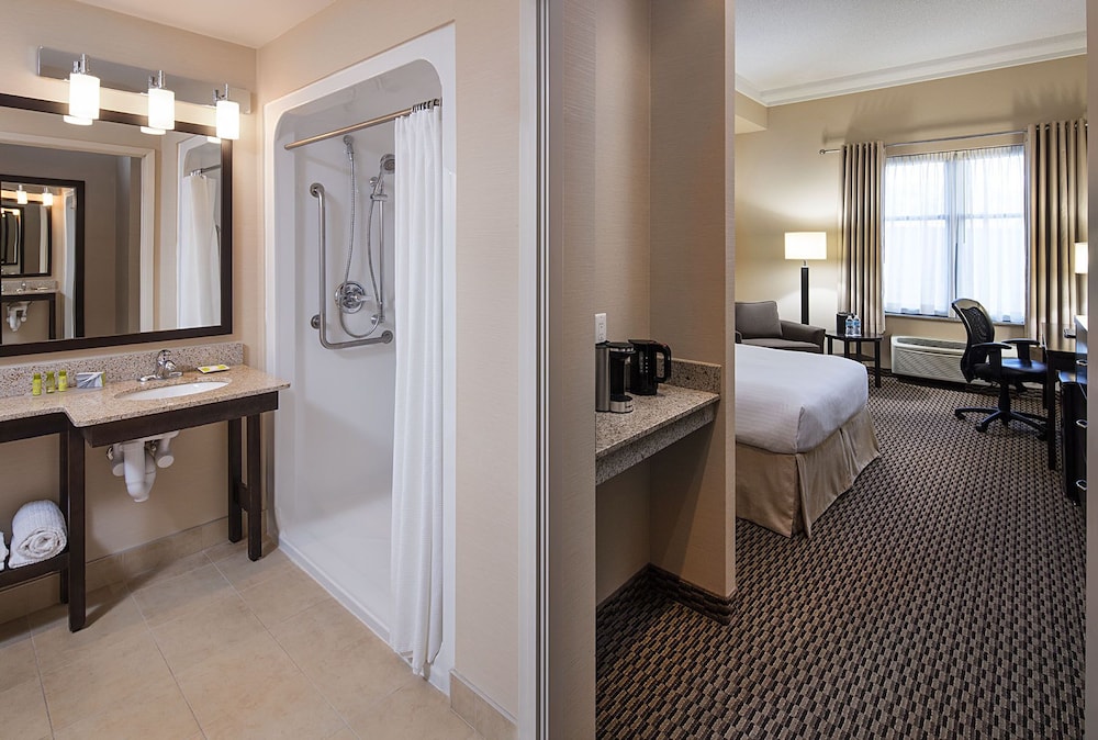 Delta Hotels by Marriott Guelph Conference Centre 9/39
