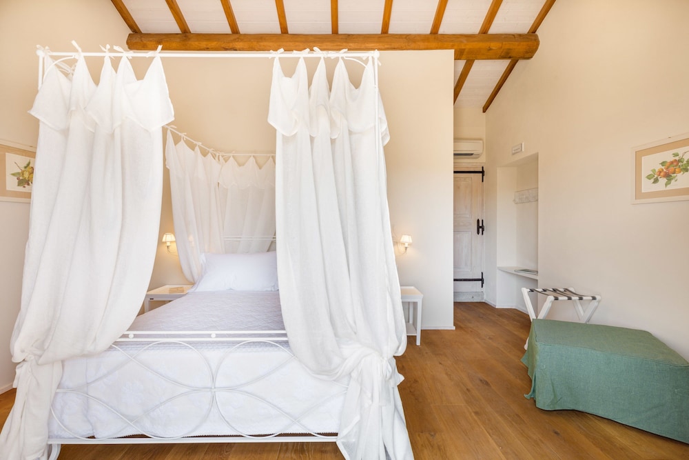 Room, Triple, Queen Bed, Vineyard View 2/5