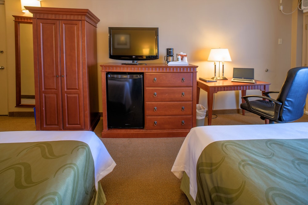 Quality Inn & Suites P.E. Trudeau Airport 7/26