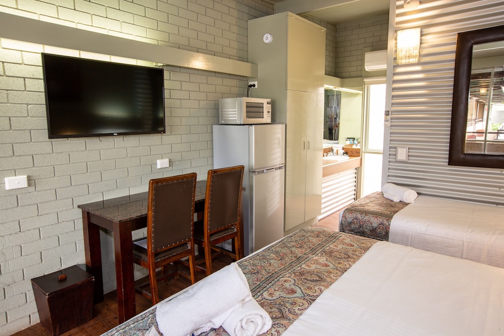 The Olive Tree Motel 25/31