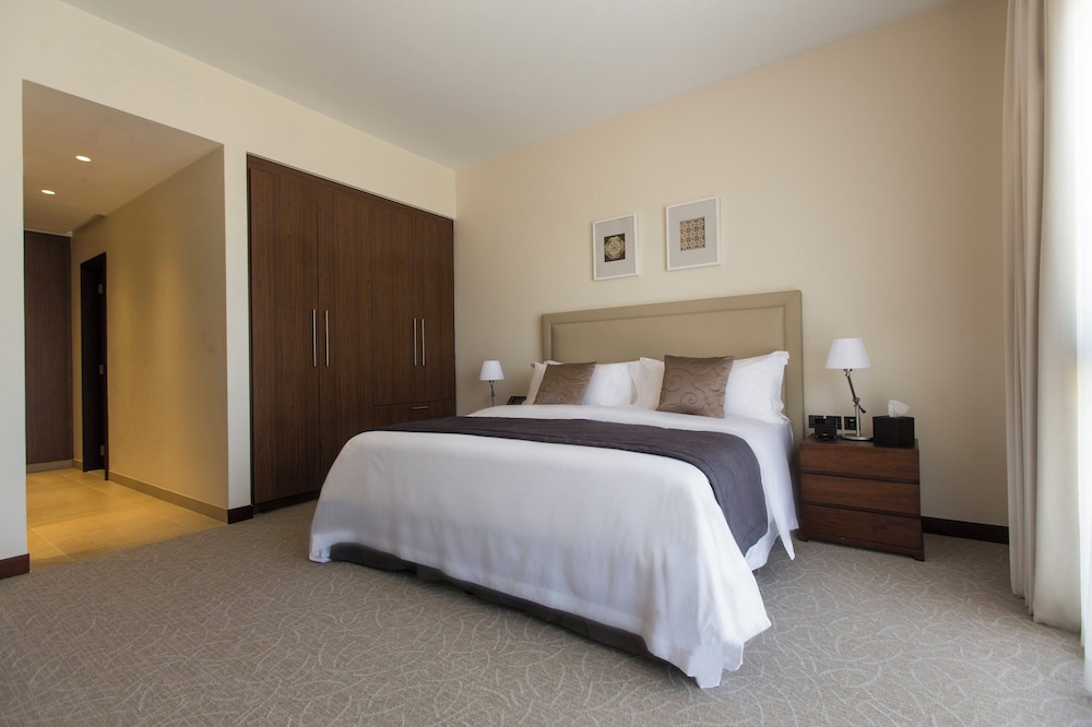 1 Bedroom, Suite, King Bed, Hotel View