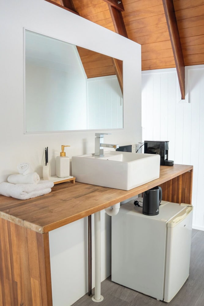 Nomads Magnetic Island - Adults only 10/50