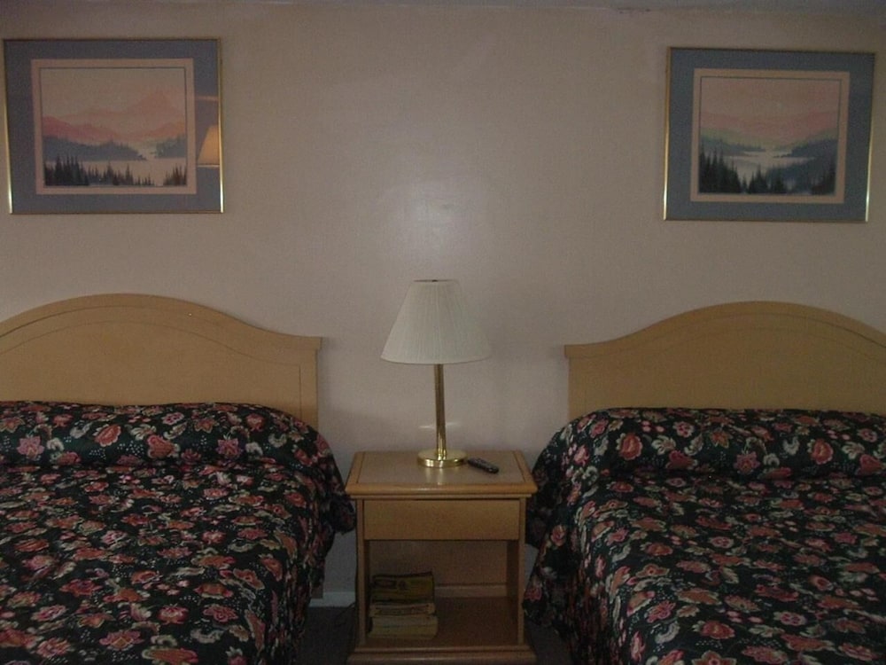 Fels Three Crown Motel 12/20