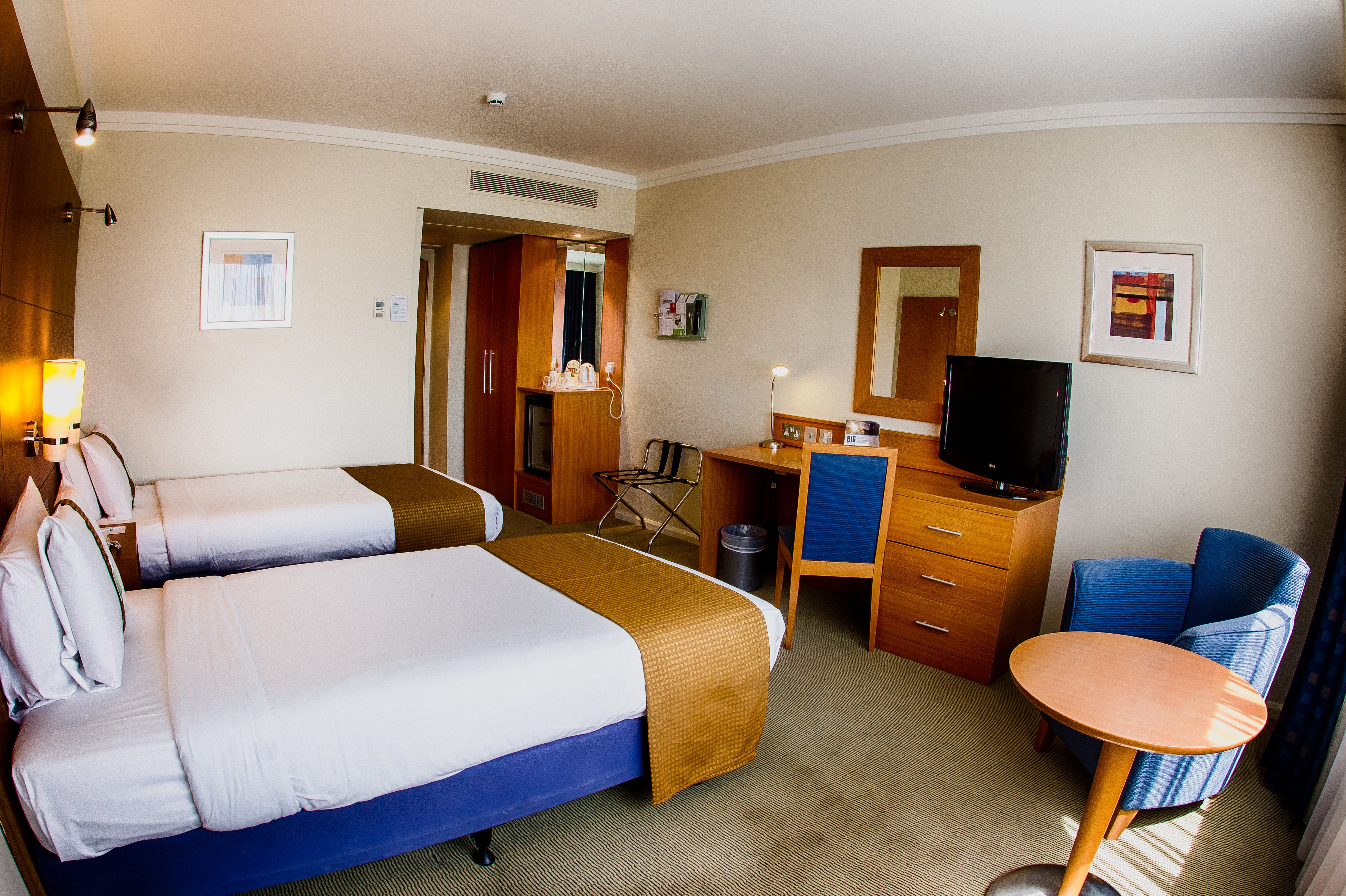 HOLIDAY INN LONDON HEATHROW M4J4 19/62