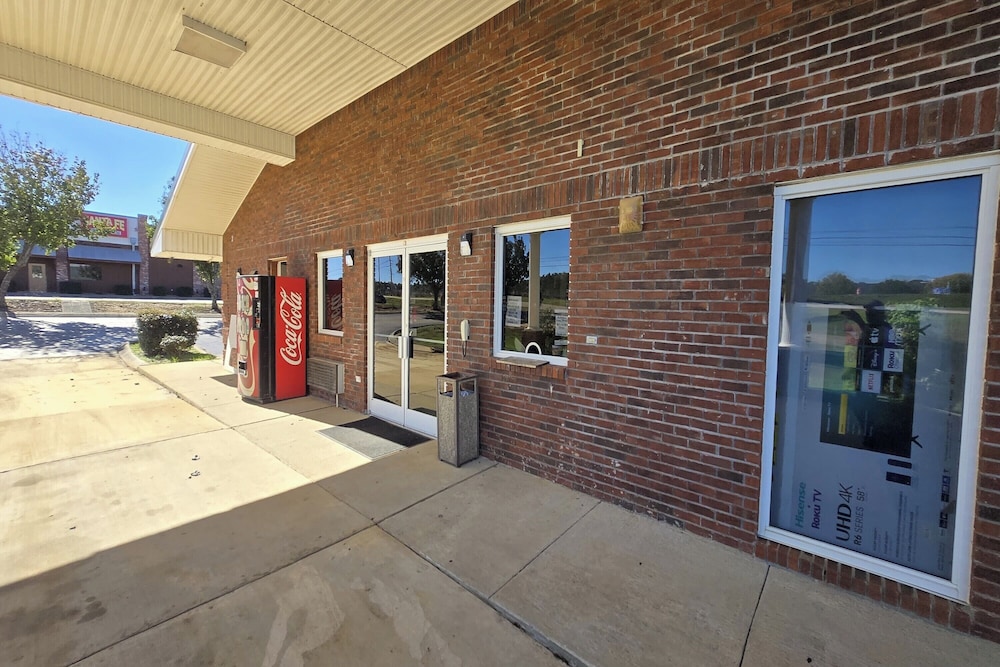 Deerfield Inn McComb I-55 6/49