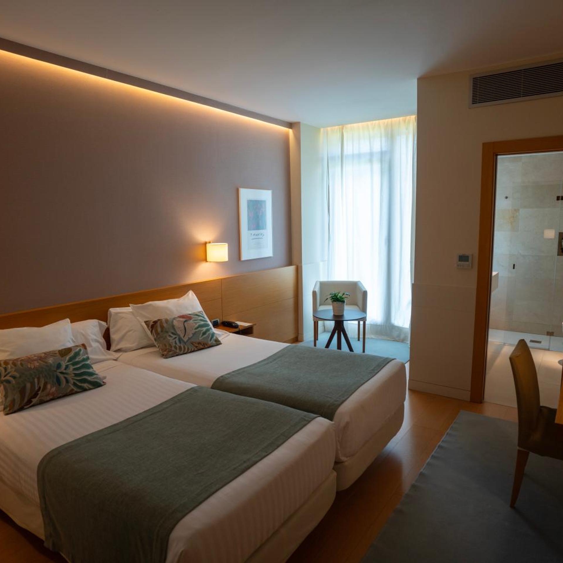 Room, Double or Twin Bed