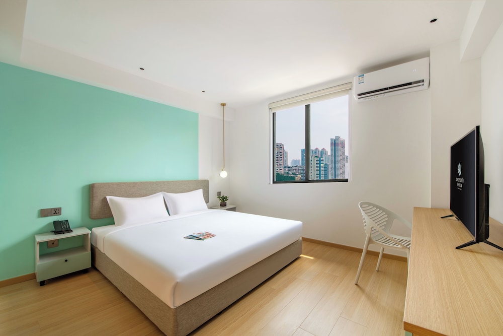 DELUXE, STUDIO, SUITE