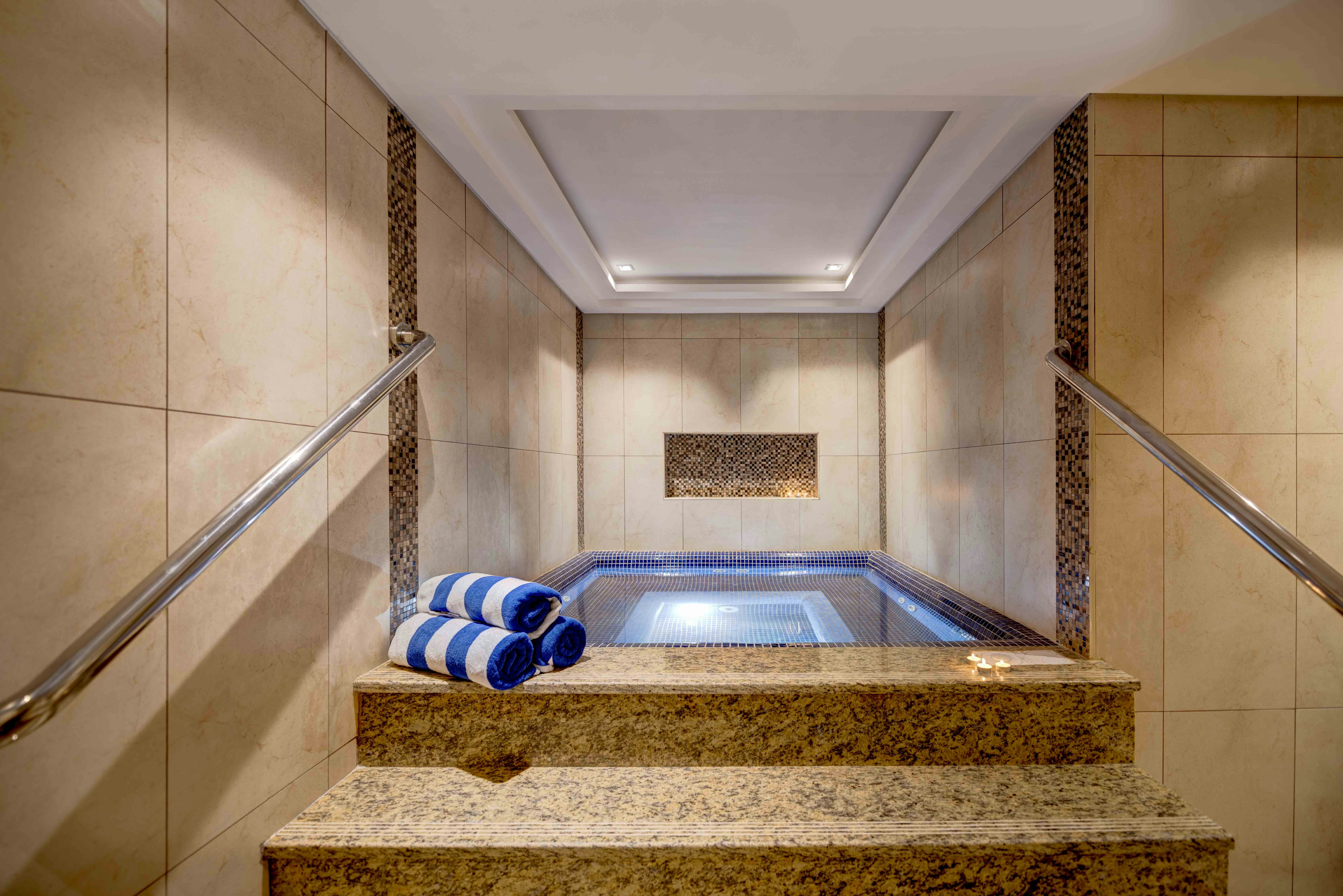 Royal Continental Suites 14/26