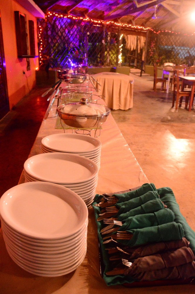 LAMANAI LANDINGS HOTEL AND MARINA 40/76