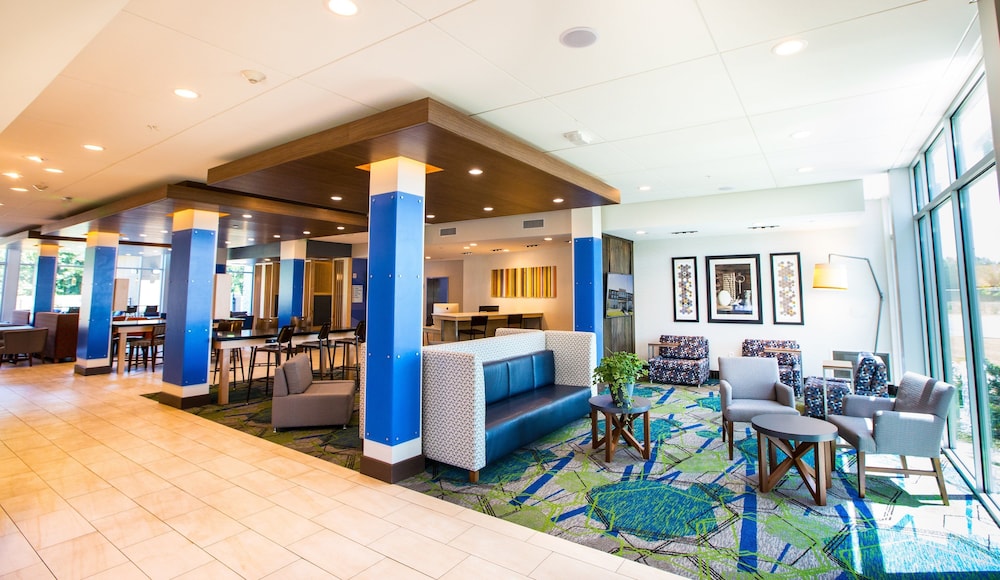 Holiday Inn Express Suites Greenwood Mall 53/67