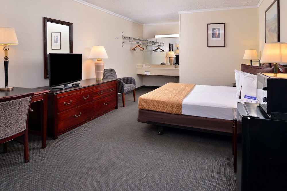 Castle Inn & Suites Anadarko 6/18