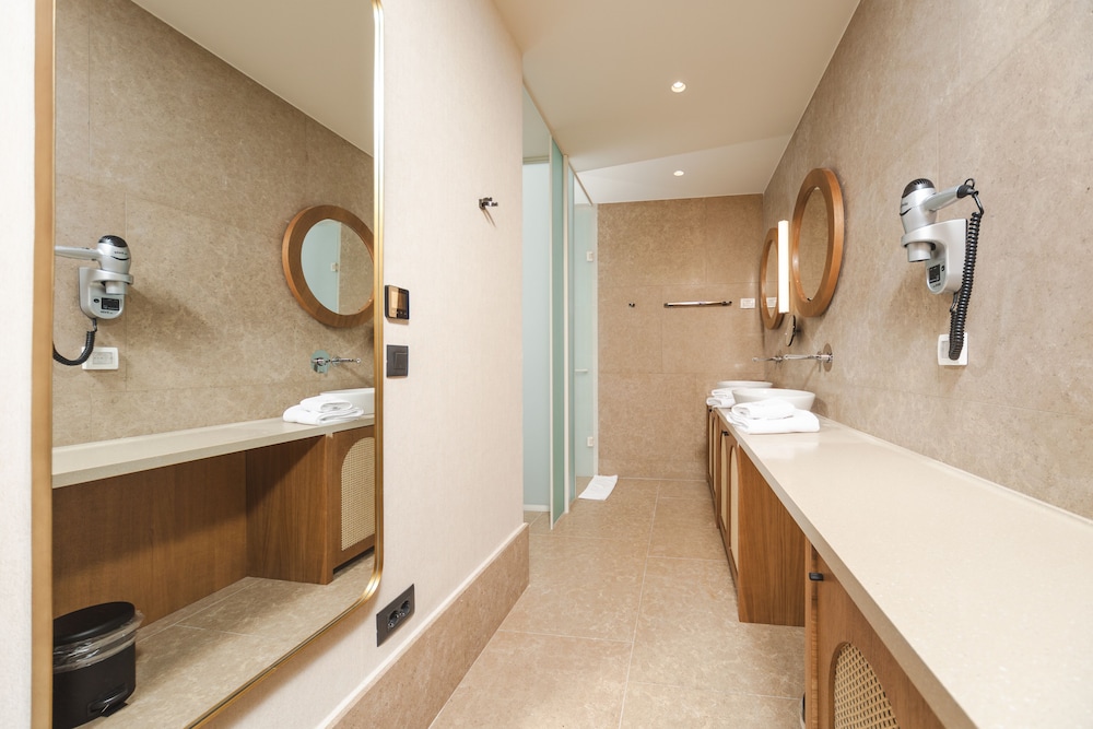 Infinity Hotel & More 47/49
