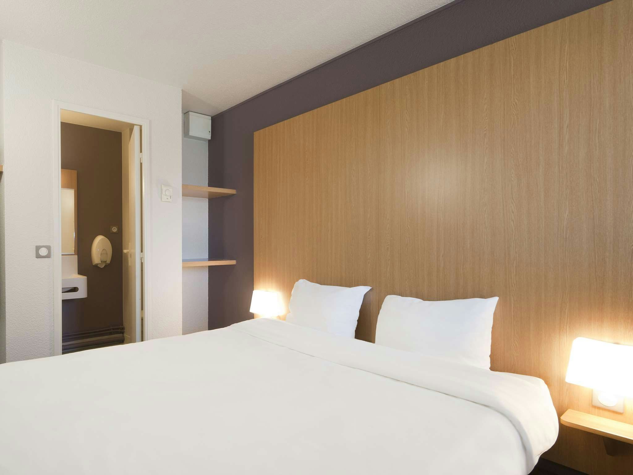 B&B HOTEL Saint Etienne La Terrasse 9/26