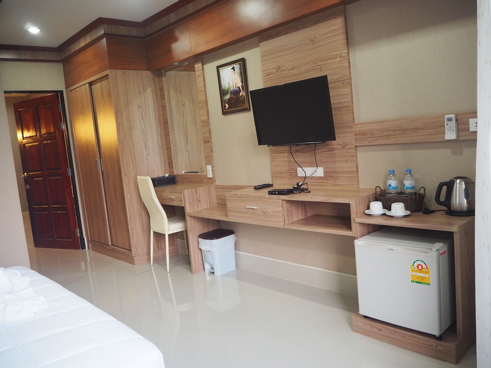 Little Bear Guesthouse And Restaurant 24/24