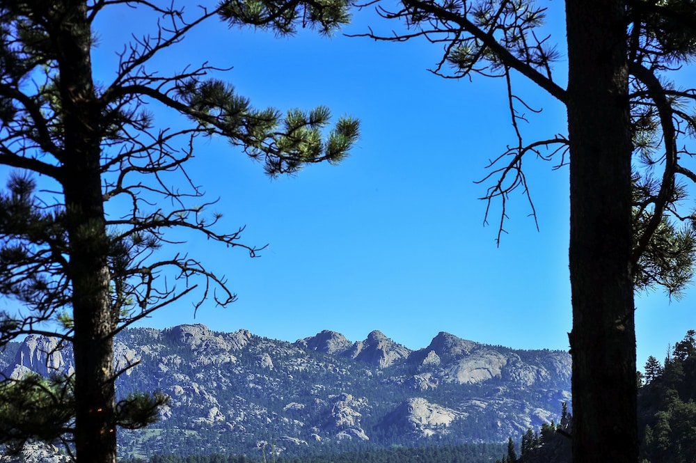 The Historic Crags Lodge 32/33