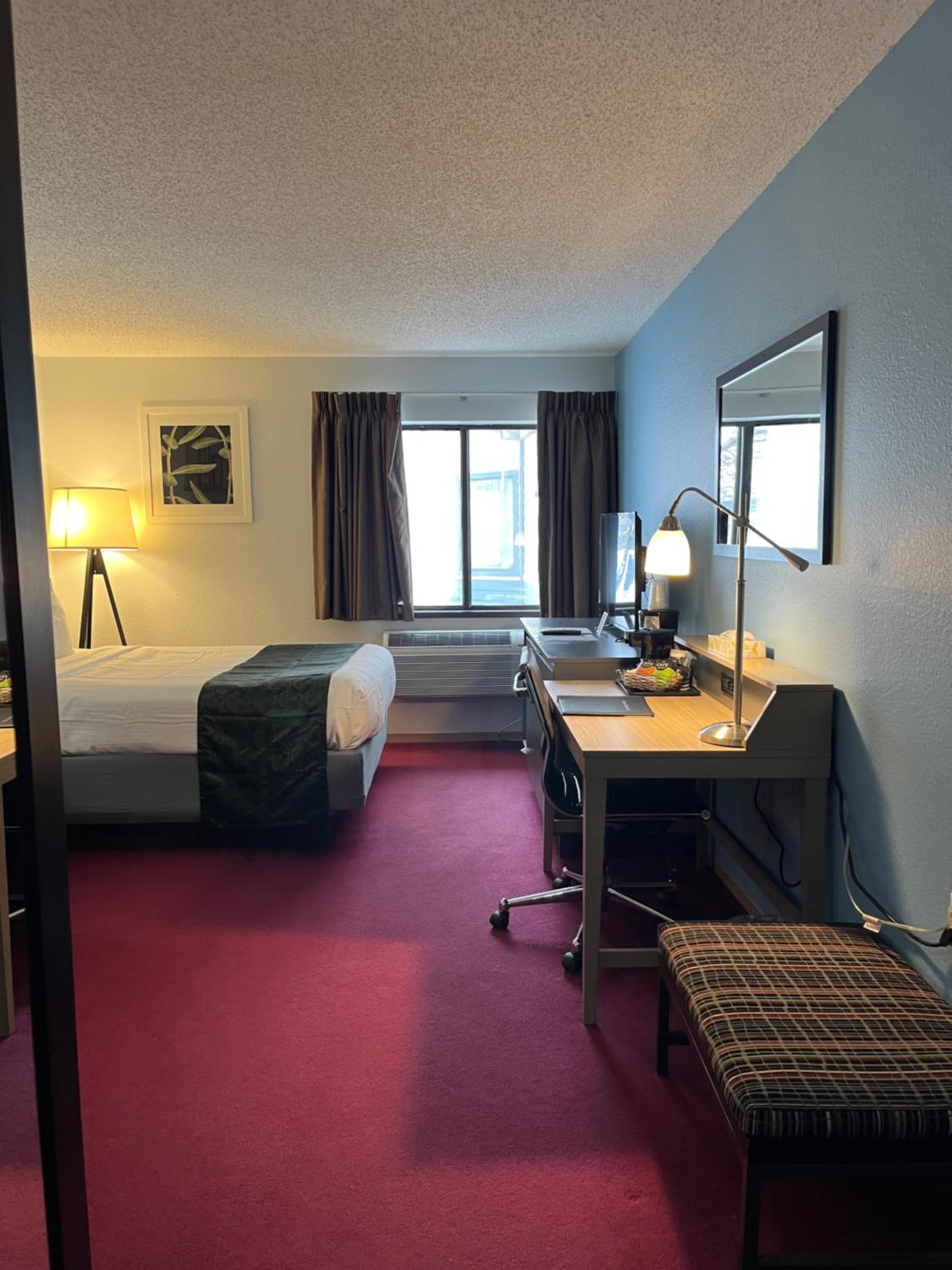 غرفة بسرير كوين لذوي الإعاقة، Pictured Rocks Inn & Suites 4/10