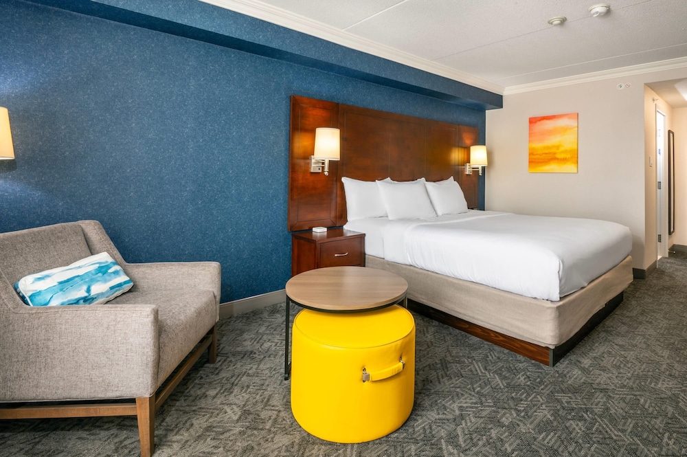 ROOM, KING BED