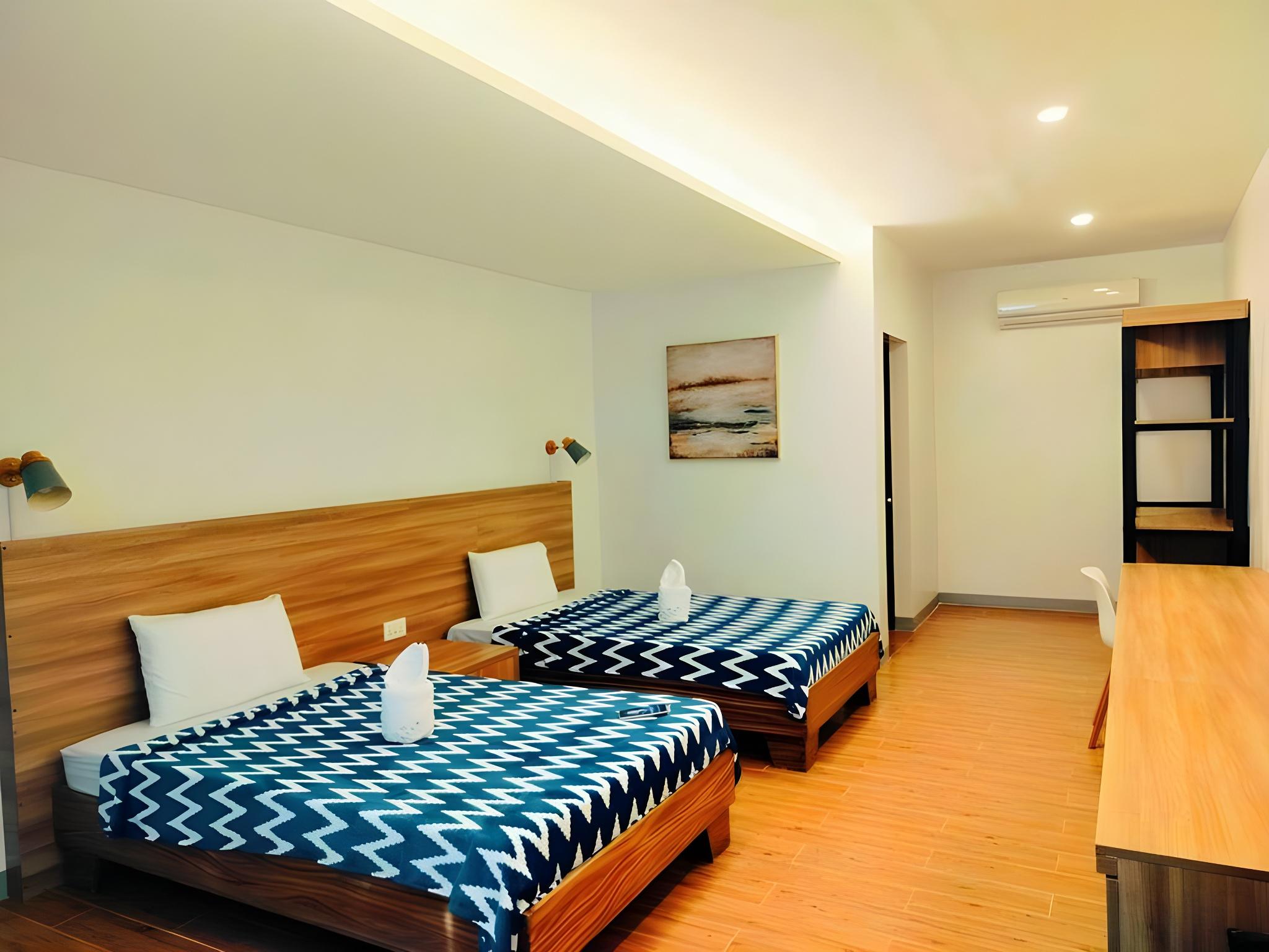 Deluxe, Double or Twin Bed, Bay View