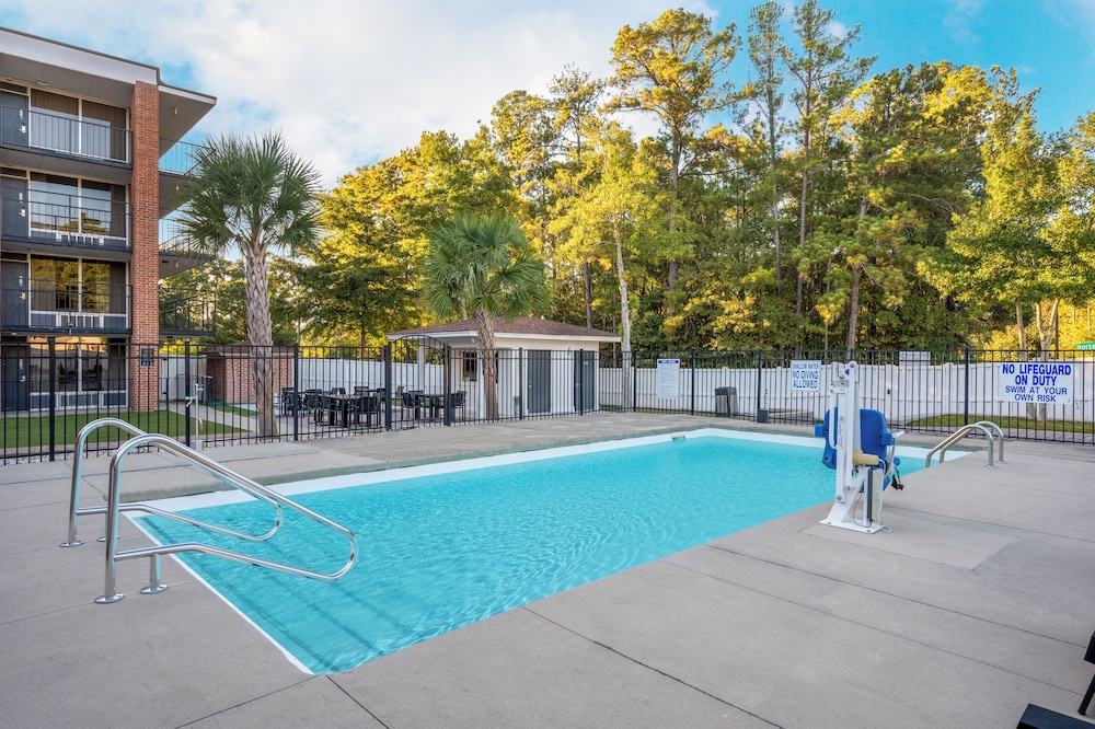 Hawthorn Extended Stay by Wyndham Columbia / Ft. Jackson 26/55