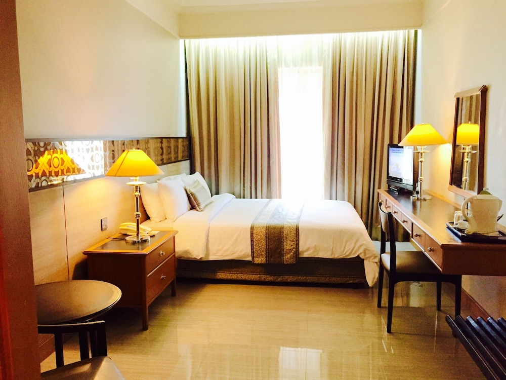 Indra Regent Hotel 41/82
