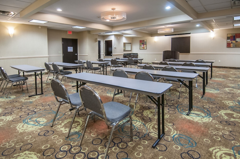 Holiday Inn Express Hotel Suites Houston North Intercontinental 45/48