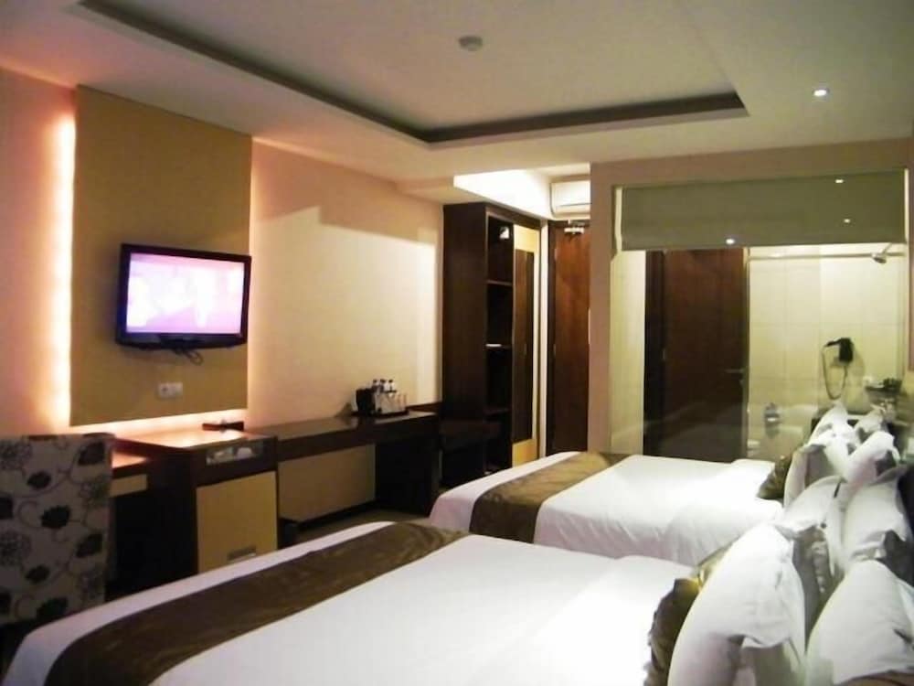 Scarlet Hotel Dago 11/21