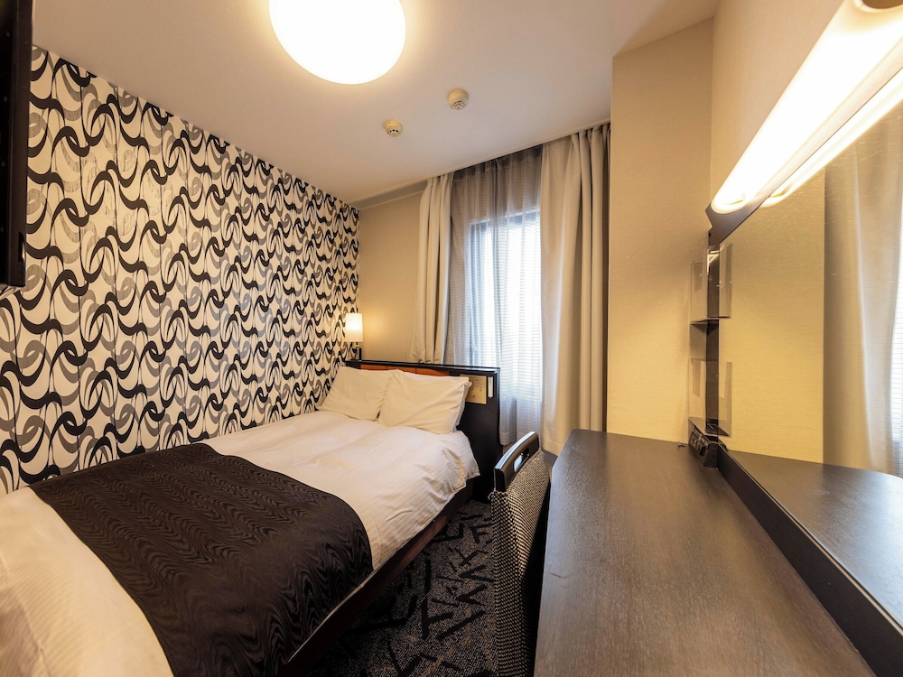 ROOM, SEMI DOUBLE BED