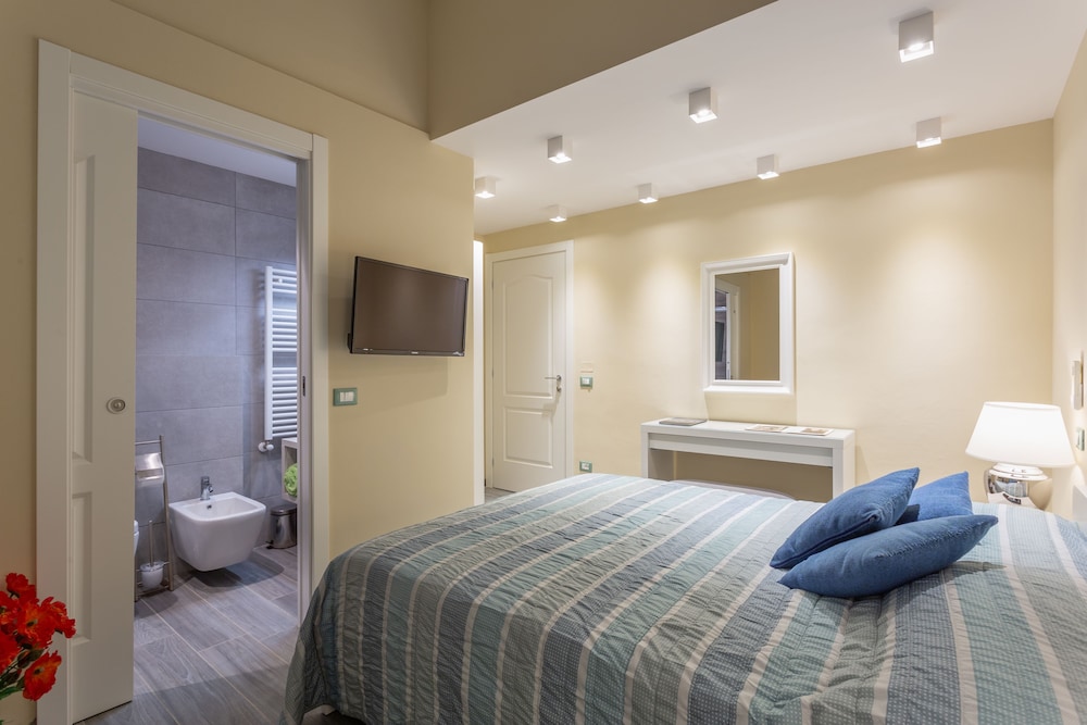 Carla s Rooms with Private Bathroom & Kitchen 13/26