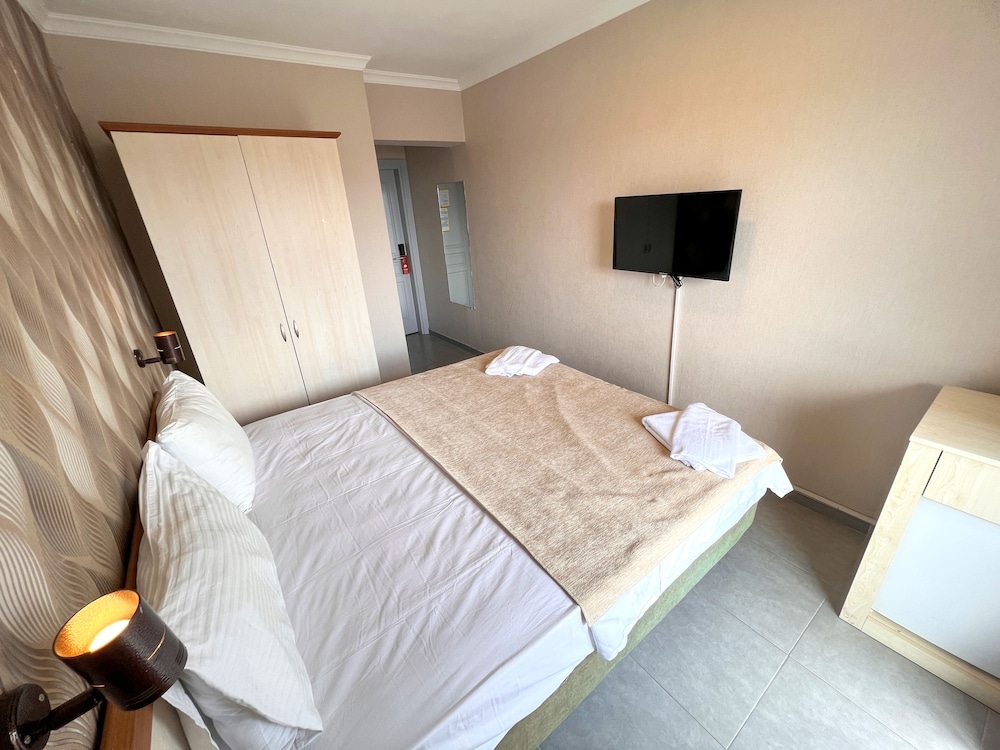 Saturn Hotel 22/46