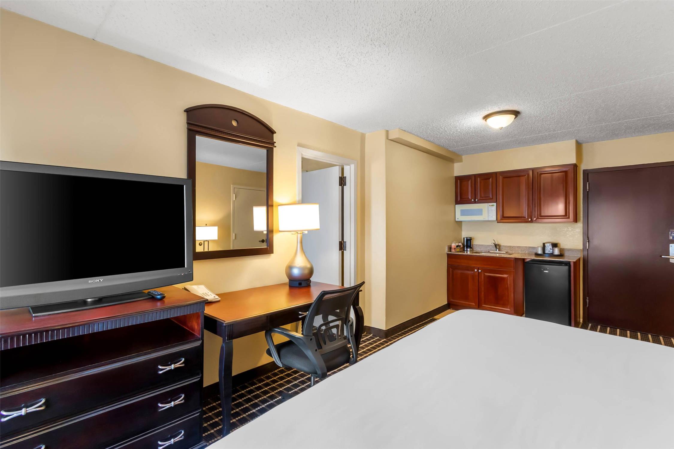 Comfort Inn & Suites Somerset - New Brunswick 5/17