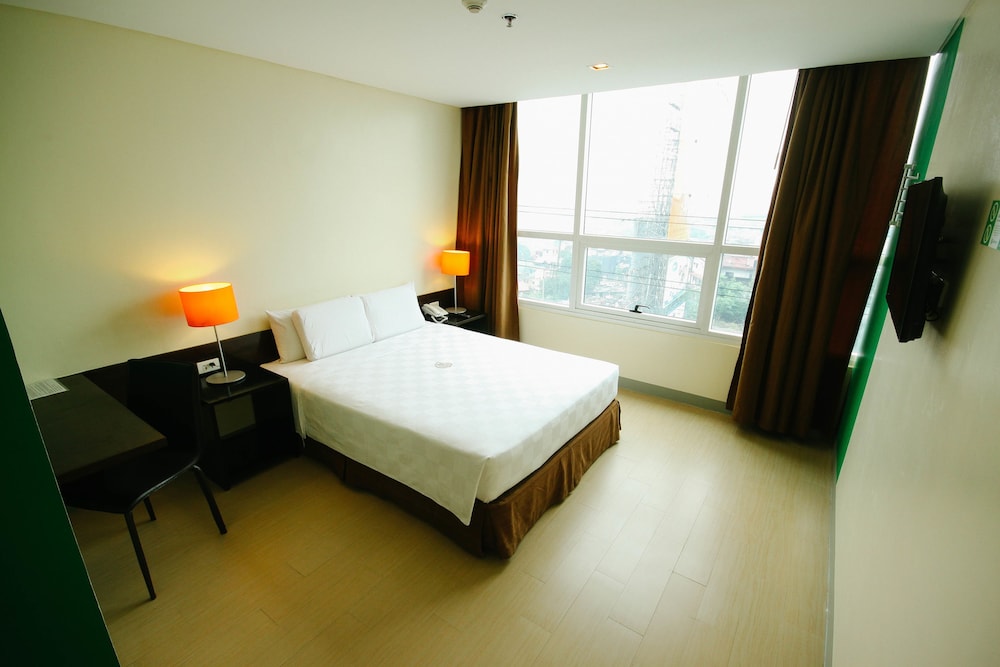 Go Hotels Mandaluyong 12/40