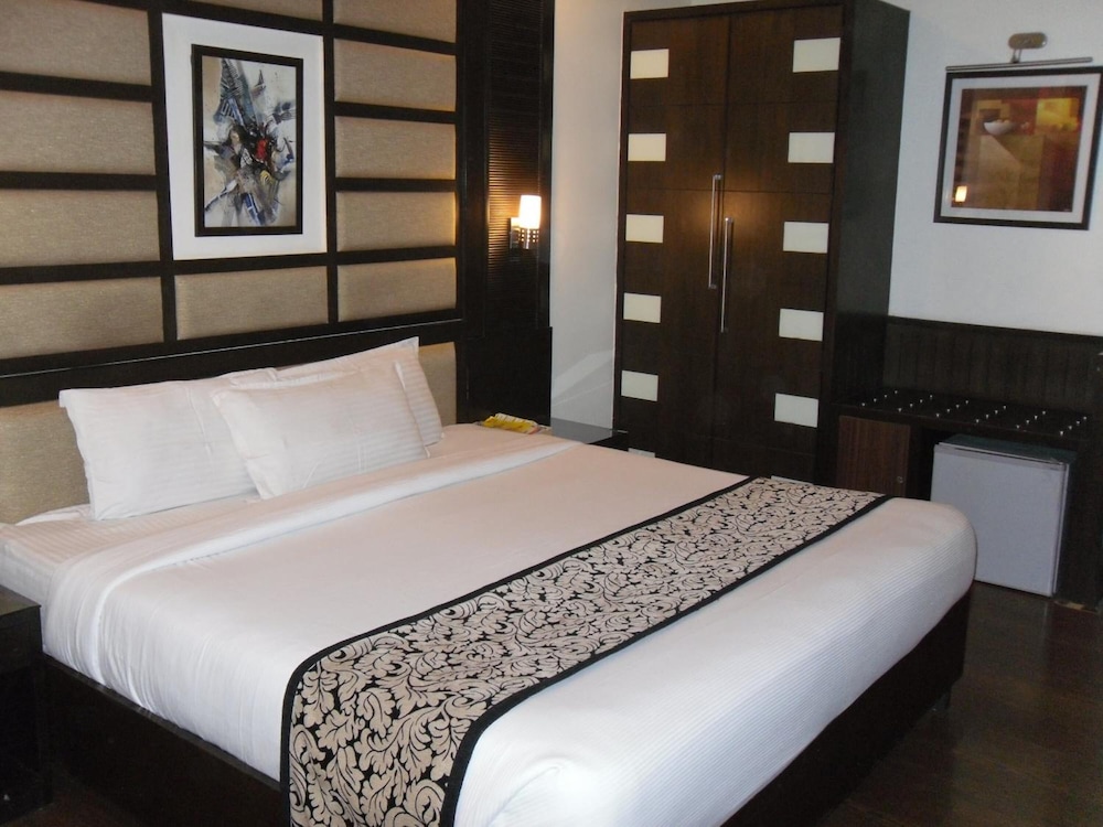 Karon Hotel Lajpat Nagar 15/60