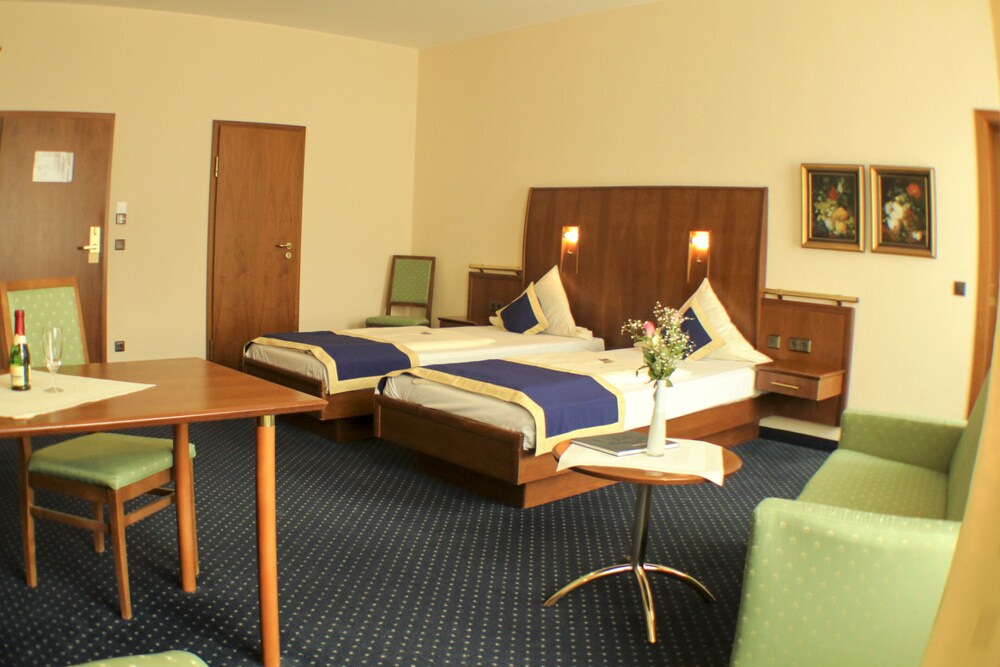Victoria Hotel 16/50