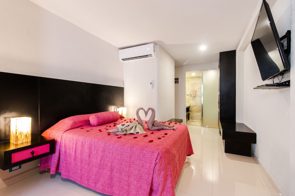 STANDARD, QUEEN BED, CITY VIEW, PATIO