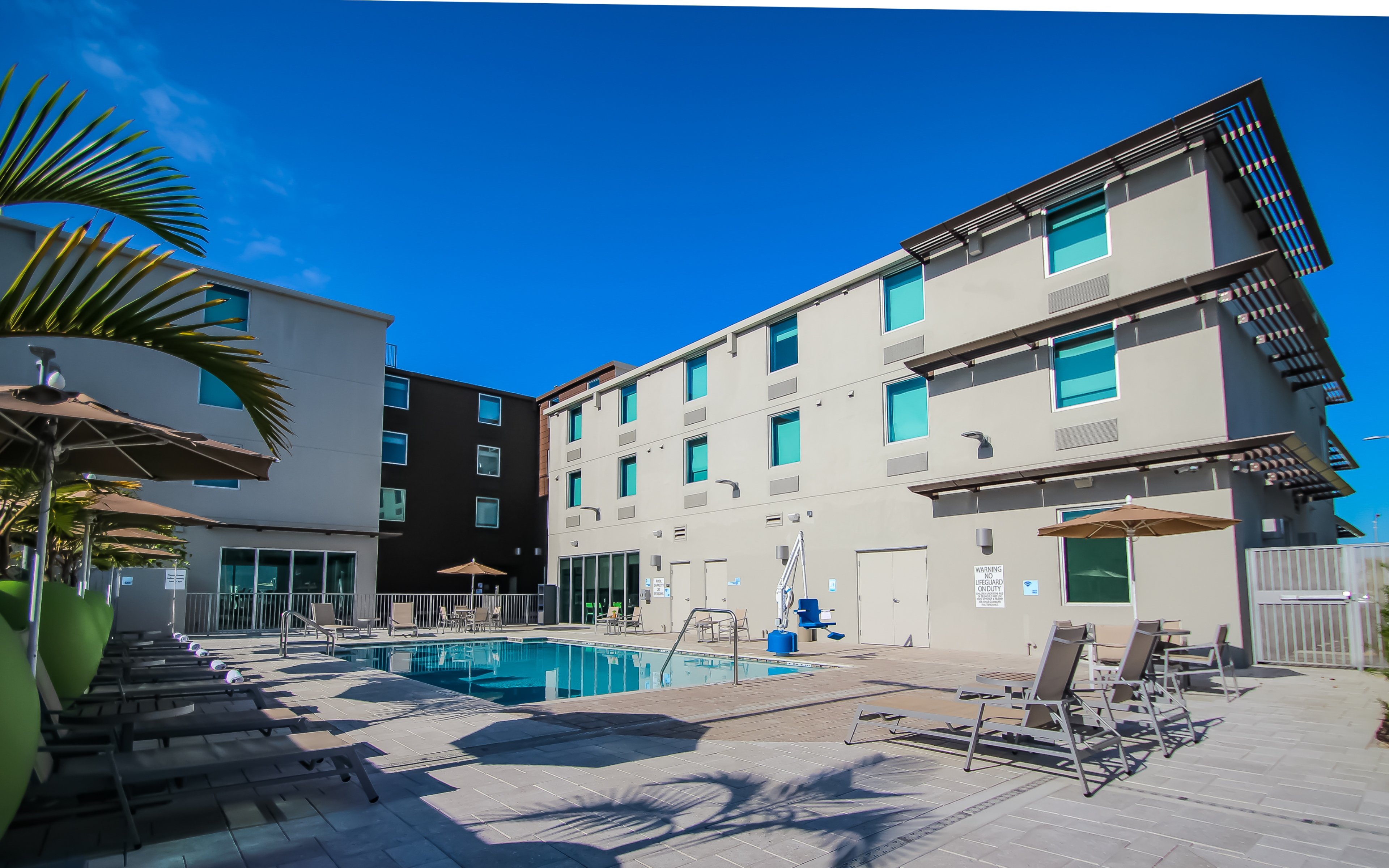 Holiday Inn Express & Suites Miami Airport East 3/69