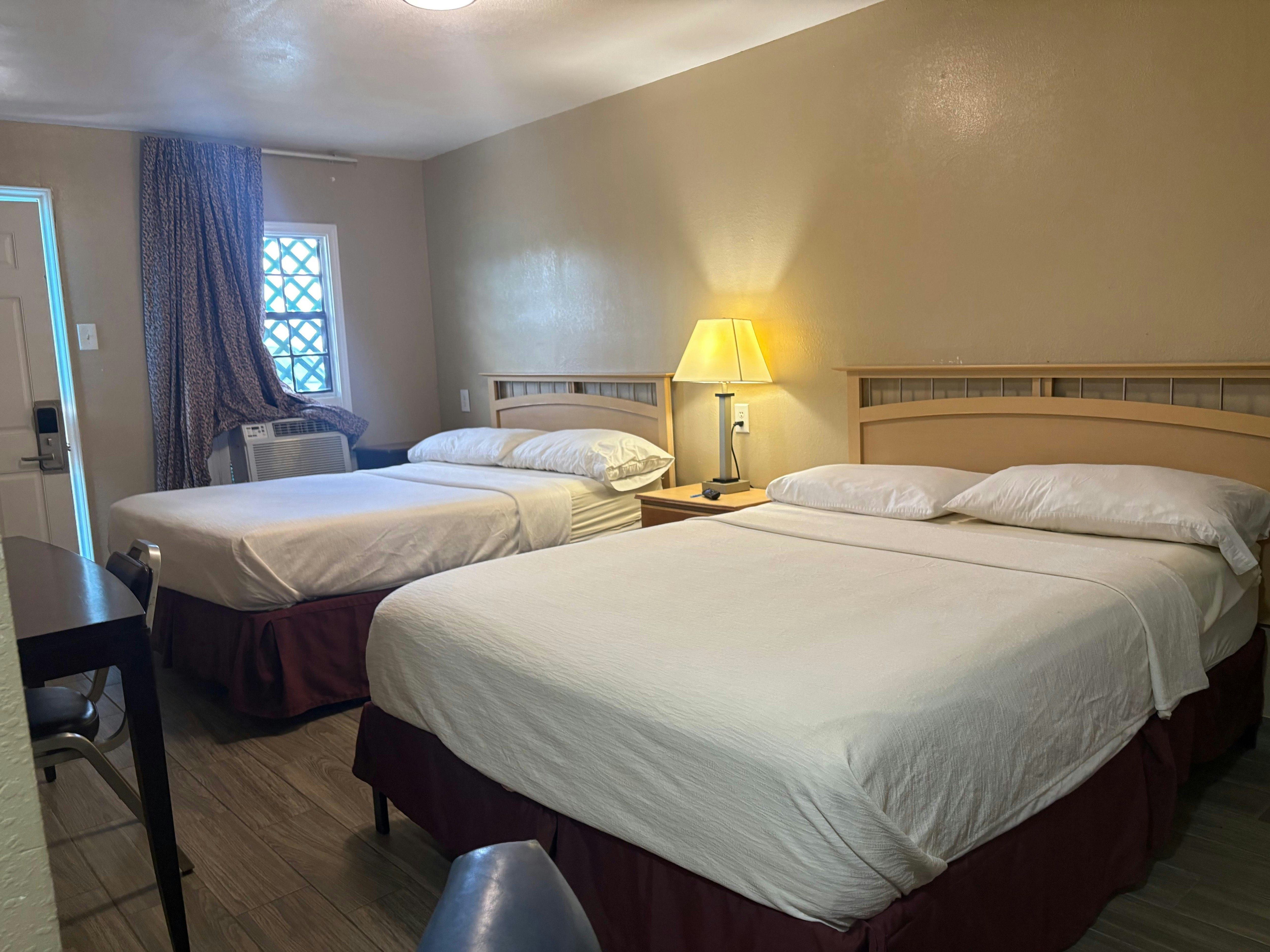 2 Queen Beds Non-Smoking