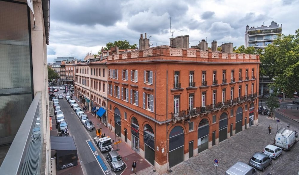 Ours Blanc Place Victor Hugo 4/67