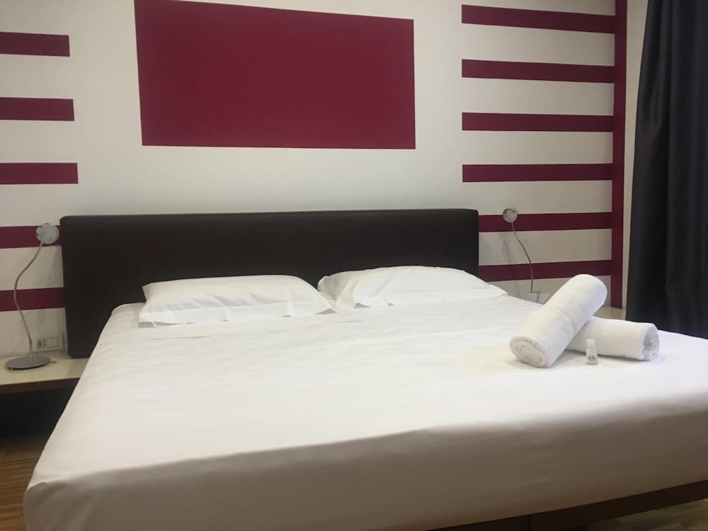 Black Hotel Rome 23/60