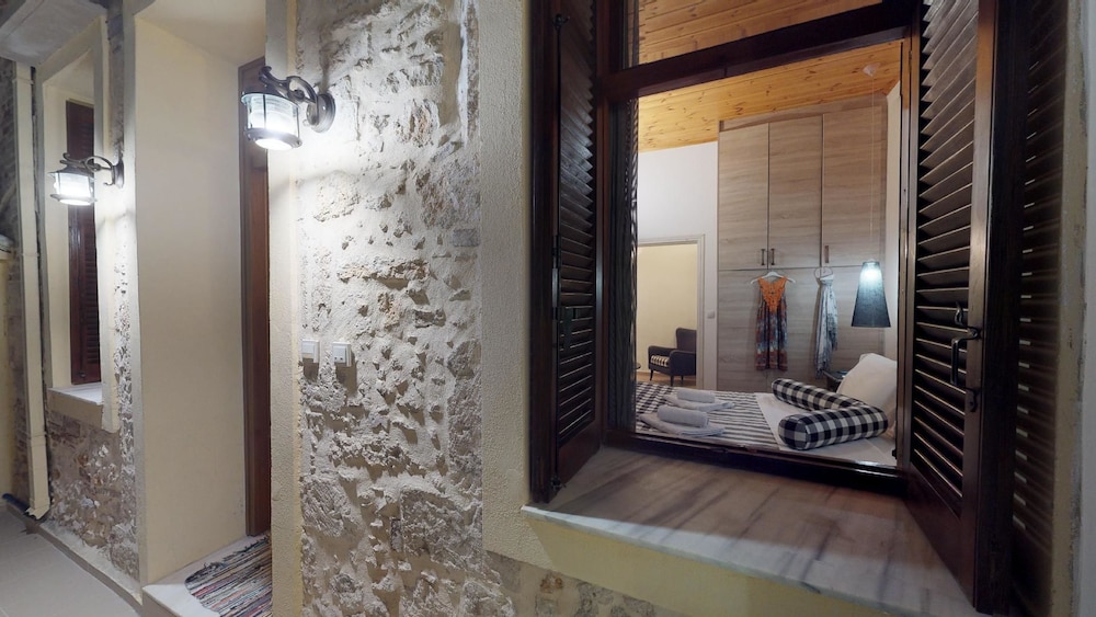 Porto Enetikos Suites 16/50