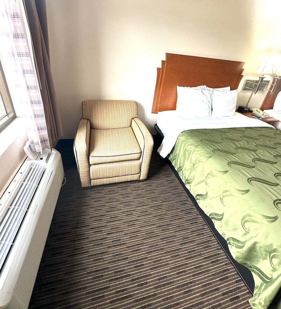 Standard, 2 Queen Beds, Pet Friendly, Wyndham Garden Salina Conference Center 2/10
