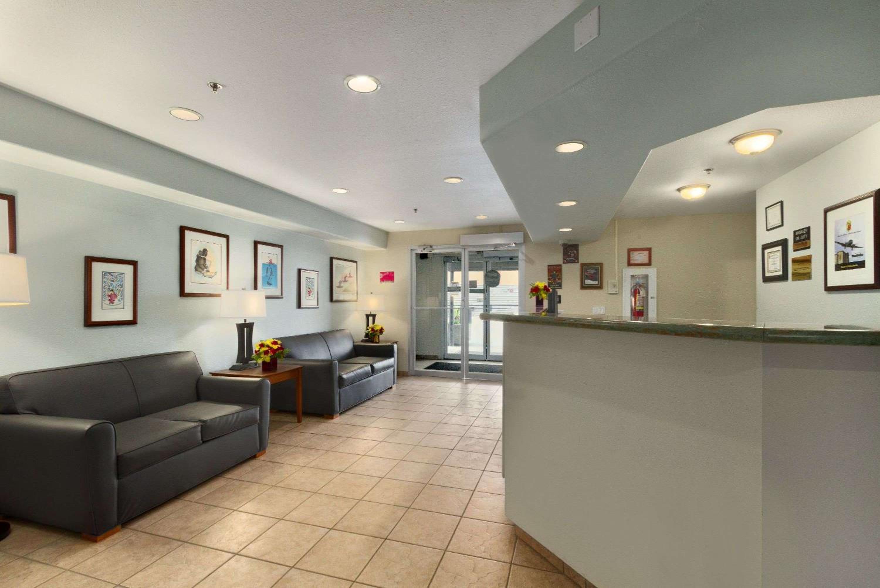 Super 8 by Wyndham Yellowknife 9/39
