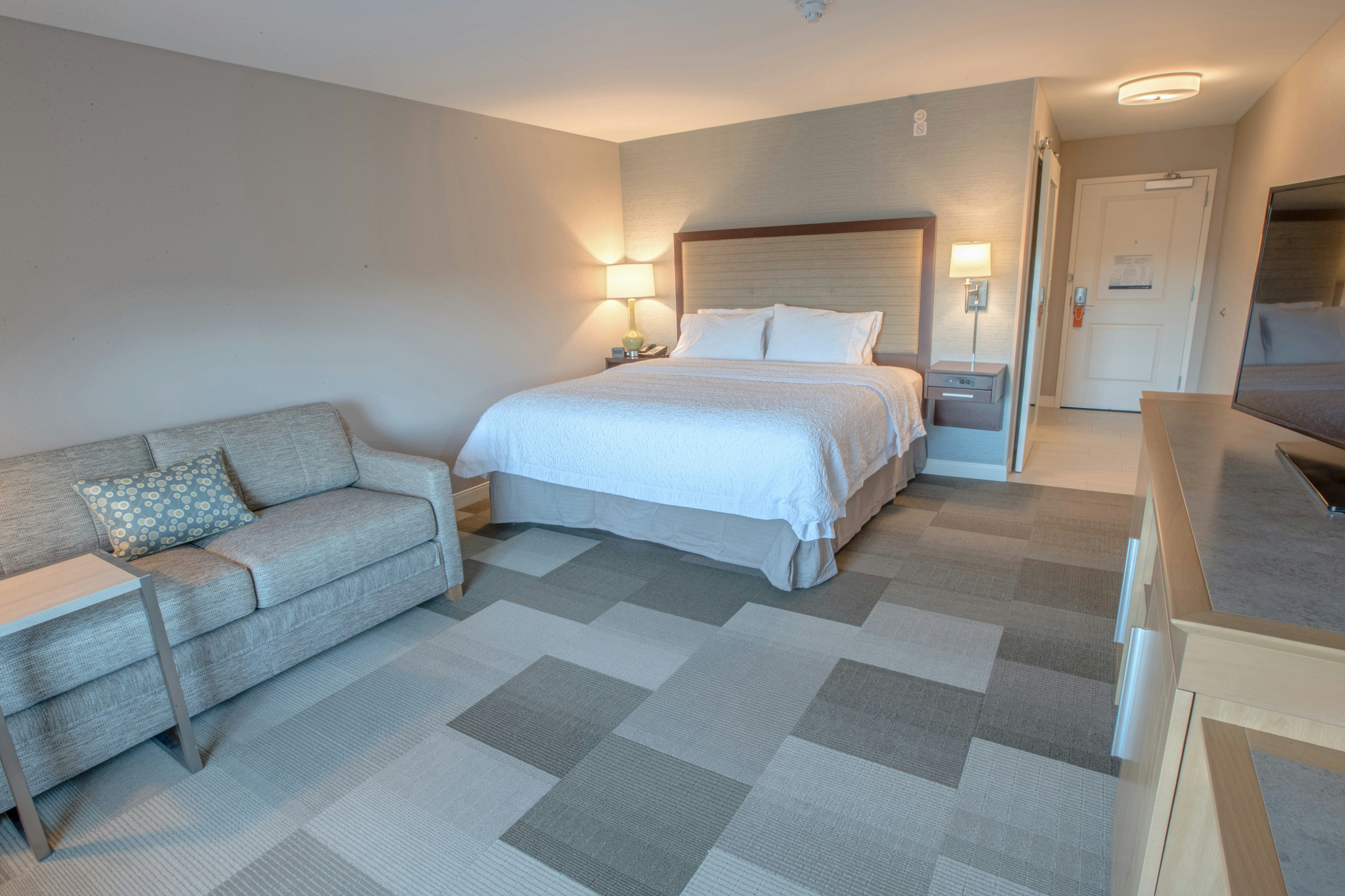 Studio, King Bed, Accessible