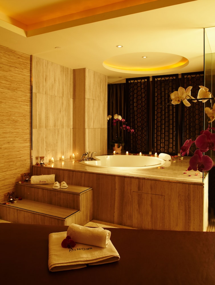 Regal Jinfeng 6/56