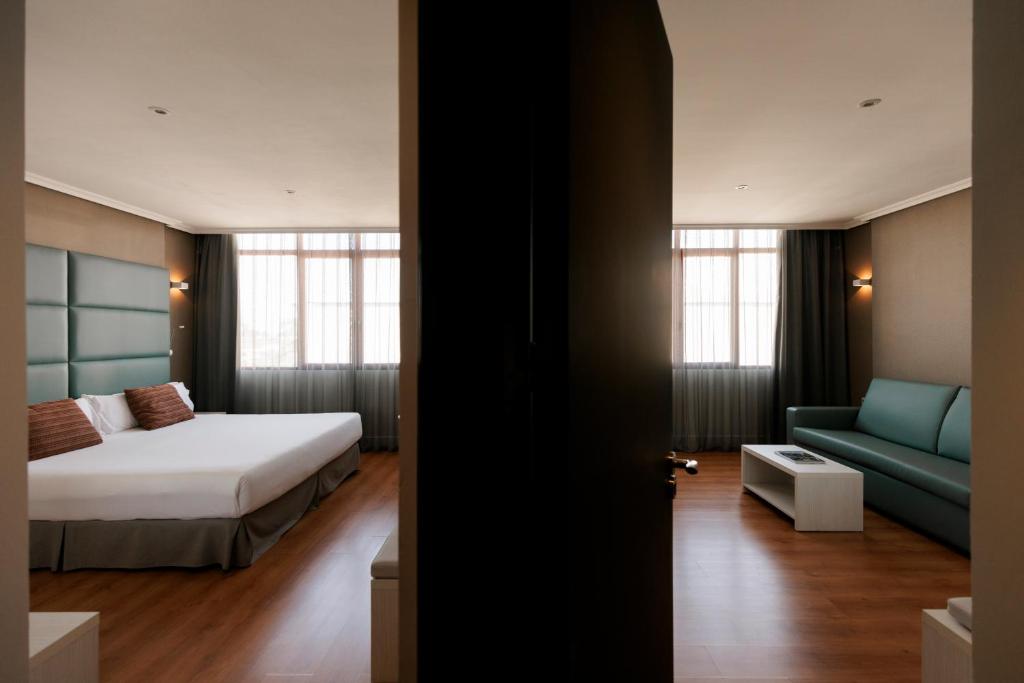 Junior Suite, Single